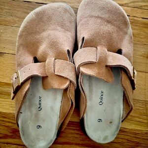Women’s water repellent suede clog mule